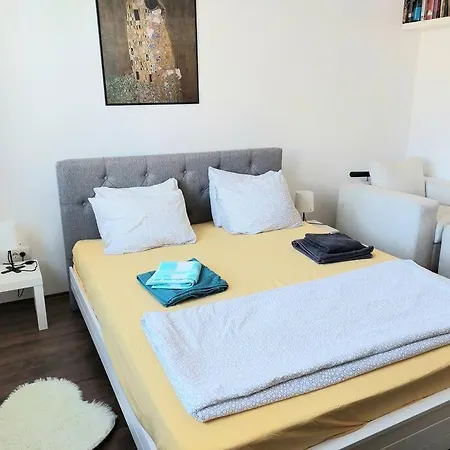Lux Location Quiet Place In Center- 50m2 Apartment Belgrade