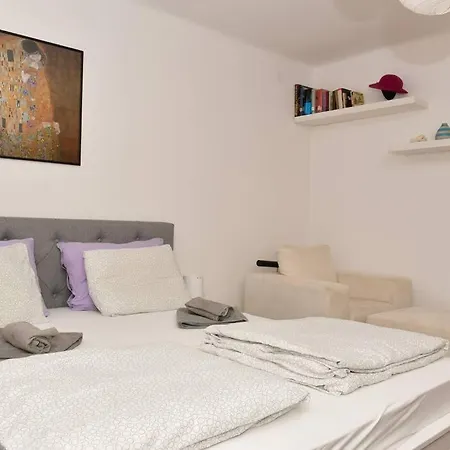 Lux Location Quiet Place In Center- 50m2 Apartment Belgrade