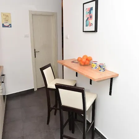 Apartment Lux Location Quiet Place In Center- 50m2