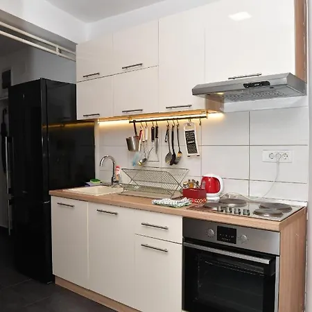 Lux Location Quiet Place In Center- 50m2 *