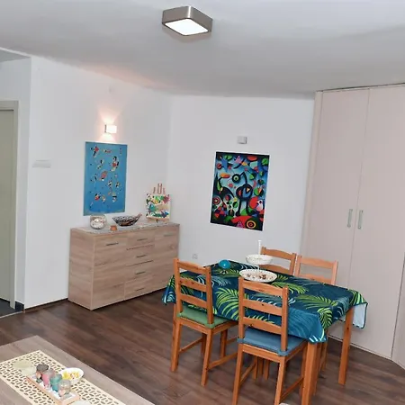 Apartment Lux Location Quiet Place In Center- 50m2
