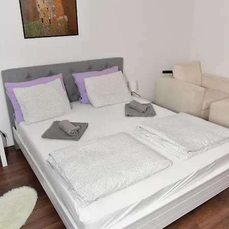 Apartment Lux Location Quiet Place In Center- 50m2