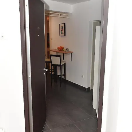 Apartment Lux Location Quiet Place In Center- 50m2