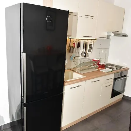 Lux Location Quiet Place In Center- 50m2 Apartment