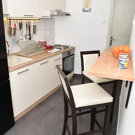Lux Location Quiet Place In Center- 50m2 Apartment *
